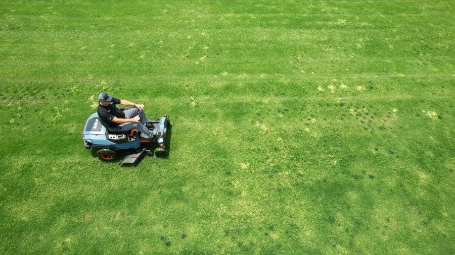The Best Electric Riding Mower for 1-Acre, 2-Acre, and Large Yards: Why SENIX Delivers